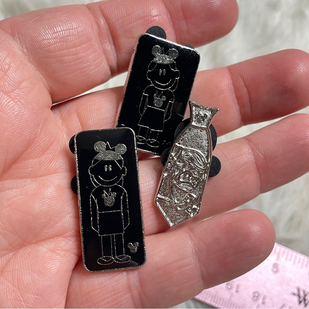 Disney hidden Mickey trading pins - Picture 4 of 8